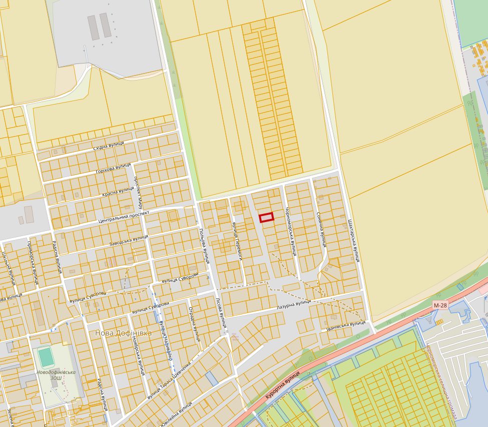 地籍图：红框为地块，位于规整的宅基地街区中，南侧为 M-28 公路。